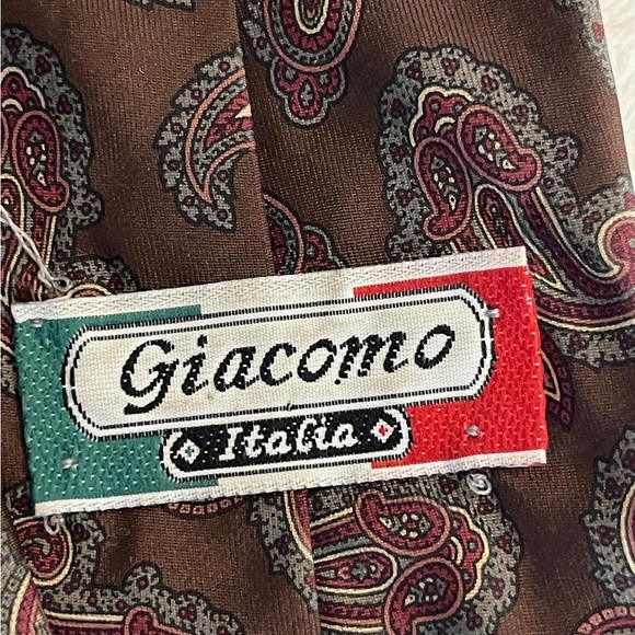 Elegant Paisley Men's Tie in Rich Brown - Picture 4 of 5